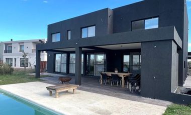 Venta Casa San Sebastián / Al Lago - Área 8