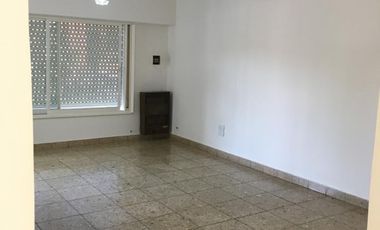 Casa en venta - 3 Dormitorios 1 Baño - 120Mts2 - Morón