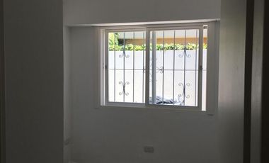 Casa en venta - 3 Dormitorios 1 Baño - 120Mts2 - Morón