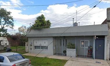 Casa en venta - 3 Dormitorios 1 Baño - 120Mts2 - Morón