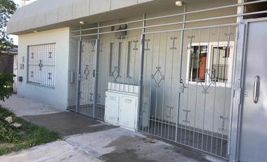 Casa en venta - 3 Dormitorios 1 Baño - 120Mts2 - Morón