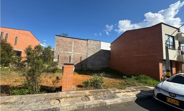 SE VENDE LOTE EN LA  CEJA UNIDAD ABIERTA CERCA AL VIVA 104 m2