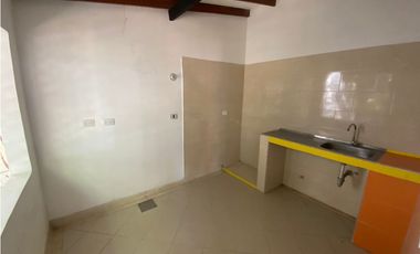 SE VENDE AMPLIA CASA EN EL BARRIO EL JARDIN, SANTA MARTA