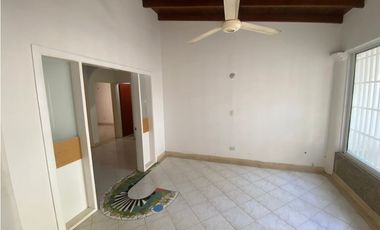 SE VENDE AMPLIA CASA EN EL BARRIO EL JARDIN, SANTA MARTA