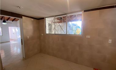 SE VENDE AMPLIA CASA EN EL BARRIO EL JARDIN, SANTA MARTA