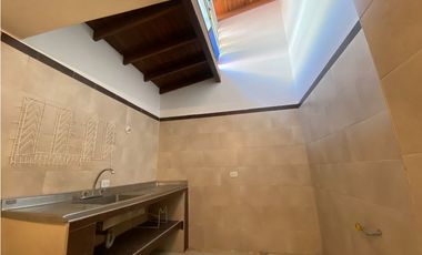 SE VENDE AMPLIA CASA EN EL BARRIO EL JARDIN, SANTA MARTA
