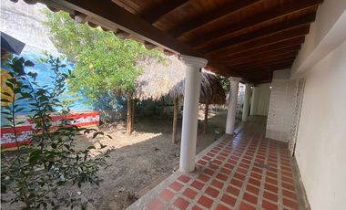 SE VENDE AMPLIA CASA EN EL BARRIO EL JARDIN, SANTA MARTA