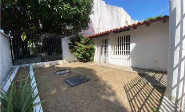 SE VENDE AMPLIA CASA EN EL BARRIO EL JARDIN, SANTA MARTA