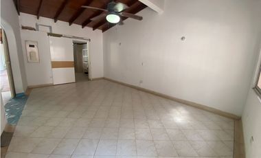 SE VENDE AMPLIA CASA EN EL BARRIO EL JARDIN, SANTA MARTA