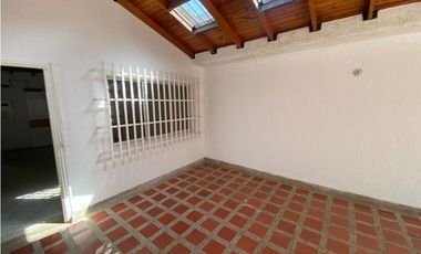 SE VENDE AMPLIA CASA EN EL BARRIO EL JARDIN, SANTA MARTA