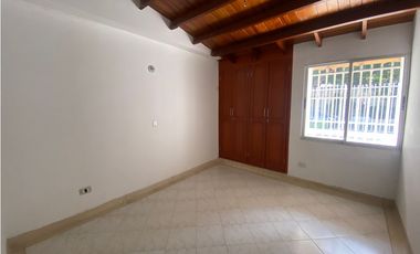 SE VENDE AMPLIA CASA EN EL BARRIO EL JARDIN, SANTA MARTA