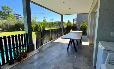 Casa 5 ambientes en Venta en Barrio Puertos del Lago, Araucarias GBA Norte