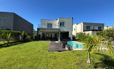 Casa 5 ambientes en Venta en Barrio Puertos del Lago, Araucarias GBA Norte