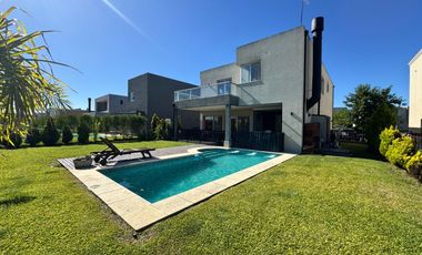 Casa 5 ambientes en Venta en Barrio Puertos del Lago, Araucarias GBA Norte