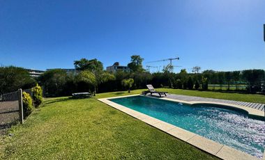 Casa 5 ambientes en Venta en Barrio Puertos del Lago, Araucarias GBA Norte