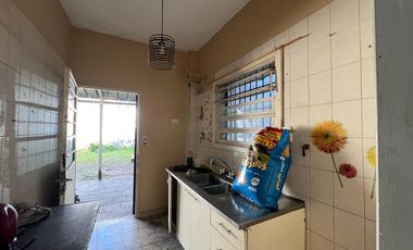 Casa de tres ambientes en Venta en Bernal