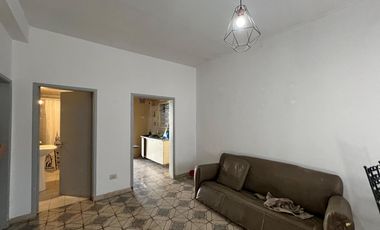 Casa de tres ambientes en Venta en Bernal