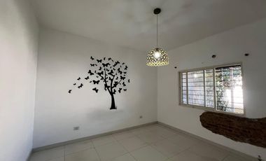 Casa de tres ambientes en Venta en Bernal