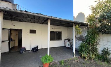 Casa de tres ambientes en Venta en Bernal
