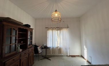 Casa de tres ambientes en Venta en Bernal