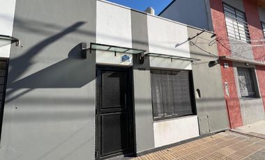 Casa de tres ambientes en Venta en Bernal