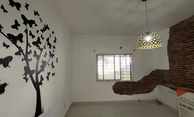 Casa de tres ambientes en Venta en Bernal
