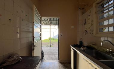 Casa de tres ambientes en Venta en Bernal