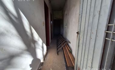 Venta casa 3 ambientes con patio en Temperley Este
