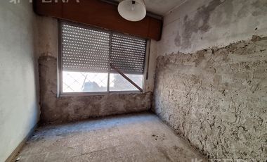 Venta casa 3 ambientes con patio en Temperley Este