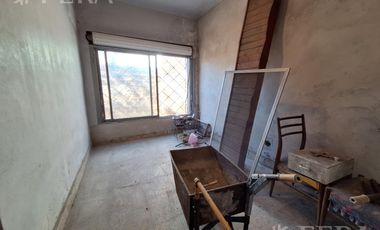 Venta casa 3 ambientes con patio en Temperley Este
