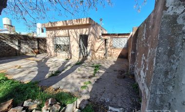 Venta casa 3 ambientes con patio en Temperley Este