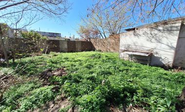 Venta casa 3 ambientes con patio en Temperley Este