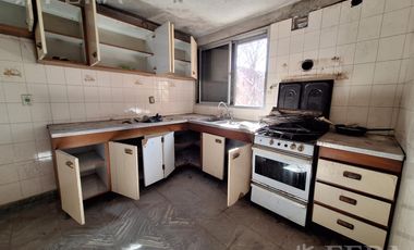 Venta casa 3 ambientes con patio en Temperley Este