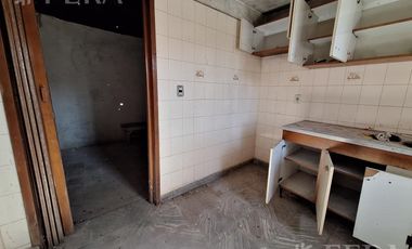 Venta casa 3 ambientes con patio en Temperley Este