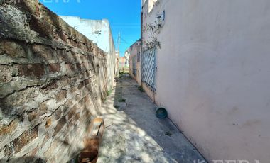 Venta casa 3 ambientes con patio en Temperley Este