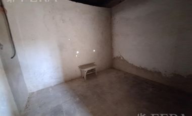 Venta casa 3 ambientes con patio en Temperley Este