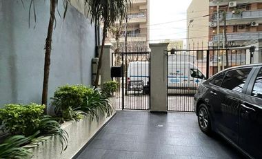 Departamento en  venta de 3 ambientes con balcón y espacio guardacoche- Wilde
