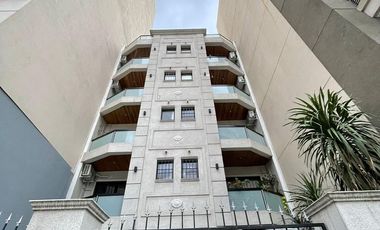 Departamento en  venta de 3 ambientes con balcón y espacio guardacoche- Wilde