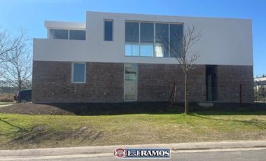 Casa en Puertos del Lago