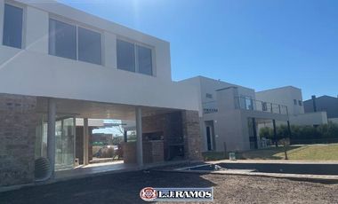 Casa en Puertos del Lago