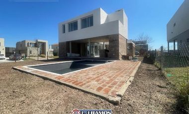 Casa en Puertos del Lago