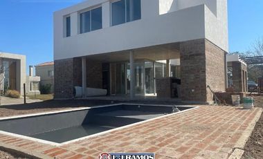 Casa en Puertos del Lago