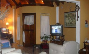 Casa en venta - 3 Dormitorios 2 Baños - Cochera - 180Mts2 - San Bernardo