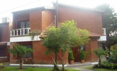 Casa en venta - 3 Dormitorios 2 Baños - Cochera - 180Mts2 - San Bernardo
