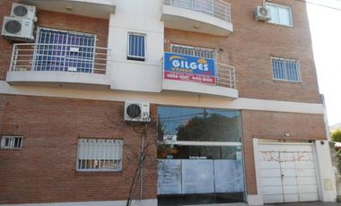 VENTA 8 COCHERAS 227M²  TOTAL  - M BUEN ESTADO A MTS. AV. S. MARTÍN