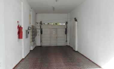 VENTA 8 COCHERAS 227M²  TOTAL  - M BUEN ESTADO A MTS. AV. S. MARTÍN