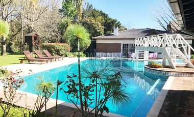 Daniela Esteche Realty & Home  Pilar del Lago Casa en excelente lote