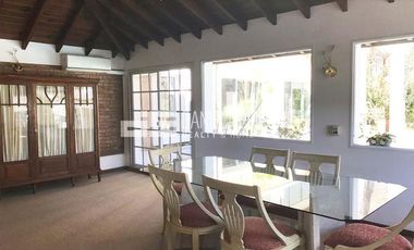 Daniela Esteche Realty & Home  Pilar del Lago Casa en excelente lote