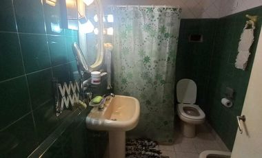Departamento en  primer piso de 3 ambientes con pequeña terraza en Temperley