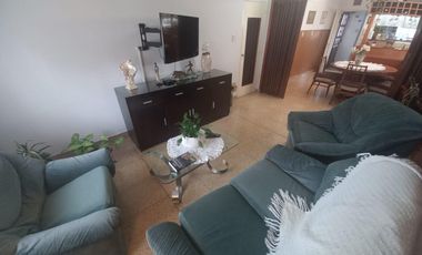 Departamento en  primer piso de 3 ambientes con pequeña terraza en Temperley